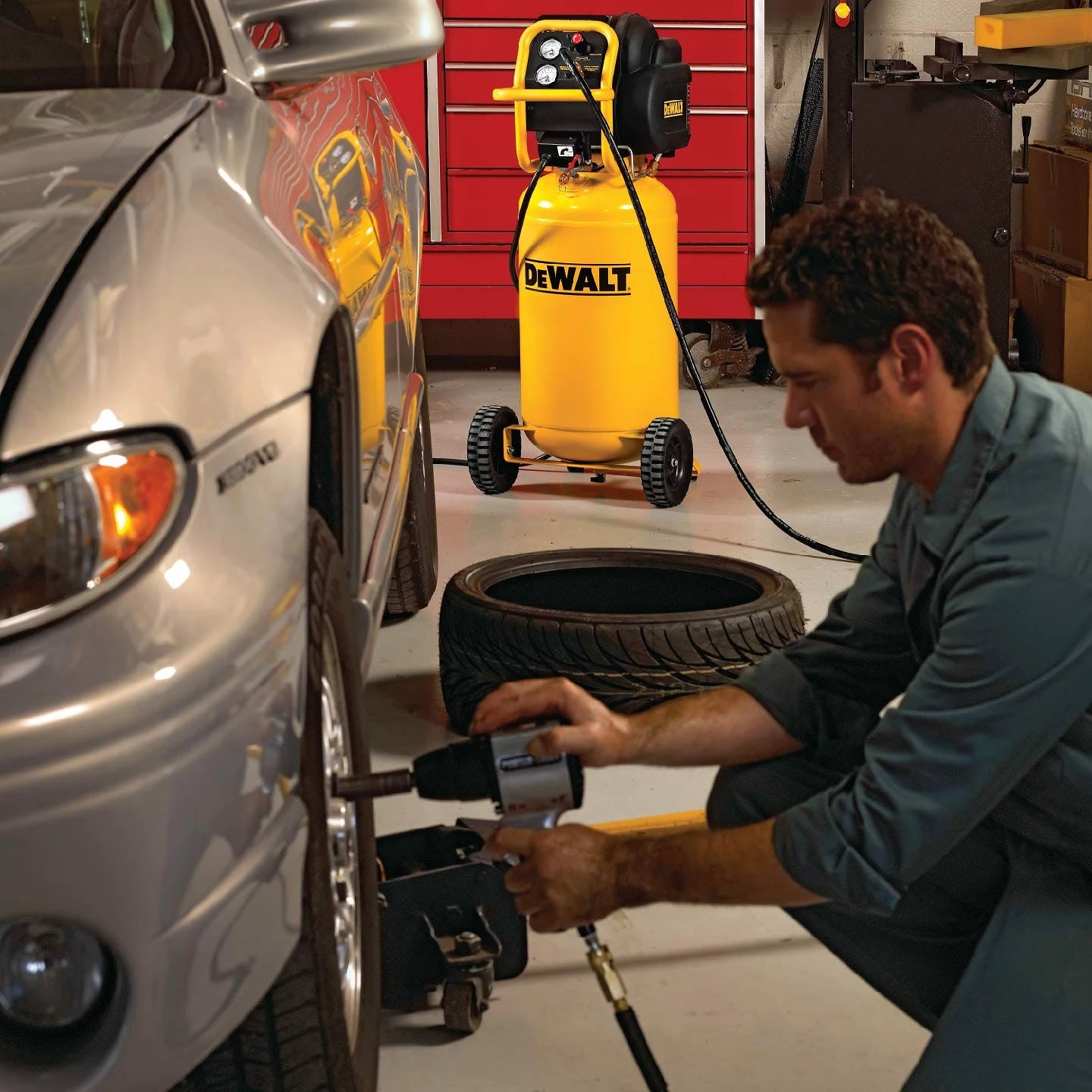 DeWalt 1.6hp Continuous 200 PSI 15 Gallon lon Air Compressor D55168 - Air Compressors - Image 8